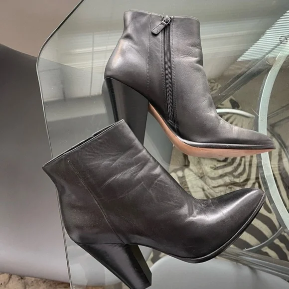 Cole Haan Elegant Black Ankle Boots - Picture 4 of 6